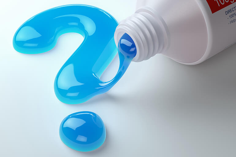 Ali za temeljito očiščene zobe sploh potrebujemo zobno pasto?